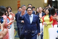 PM meets with representatives of Vietnamese community in China